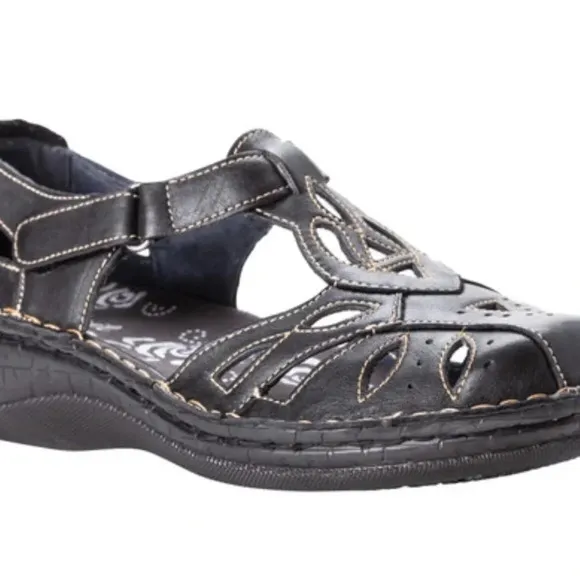 ******* SOLD ******** Propet Jenna Women's Black Leather Sandals