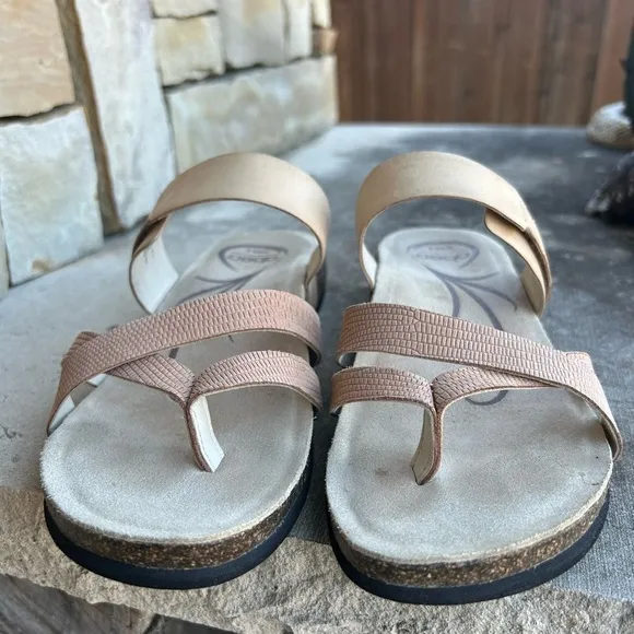 ABEO Bryce leather slip on thong tan sandal w/comfort bio system Sz-8.5.  A