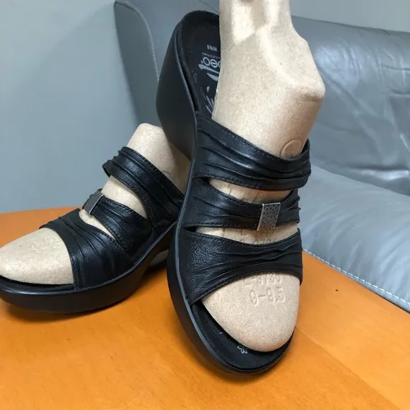 Abeo women’s size 8 black leather sandals