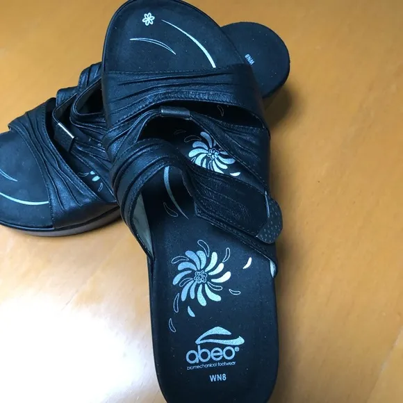 Abeo women’s size 8 black leather sandals