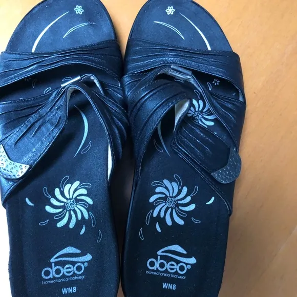 Abeo women’s size 8 black leather sandals