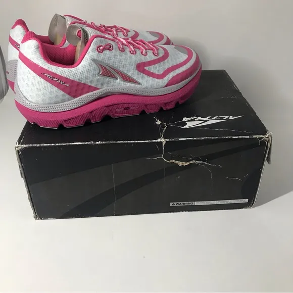 Altra White and Pink Running Shoes Sz 7.0 NEW NIB