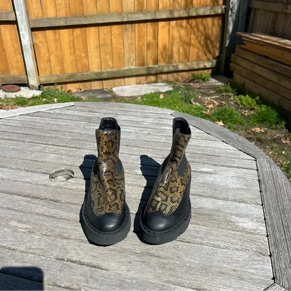 Aquatalia Holly Snake Print Lug Sole Chelsea Ankle Boots size 6.5