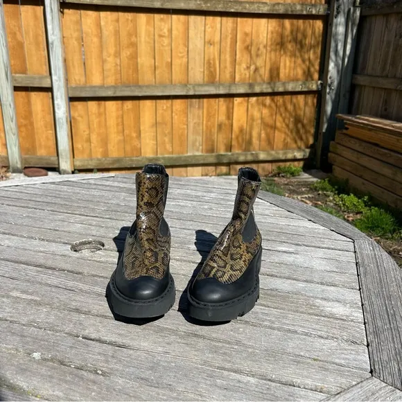 Aquatalia Holly Snake Print Lug Sole Chelsea Ankle Boots size 6.5