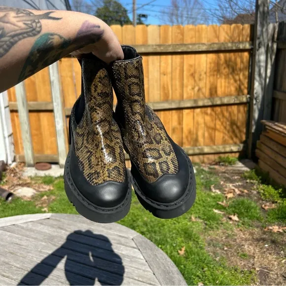 Aquatalia Holly Snake Print Lug Sole Chelsea Ankle Boots size 6.5