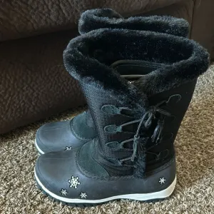 BAFFIN Cadee Junior ... Girls Snow Boots Size 6