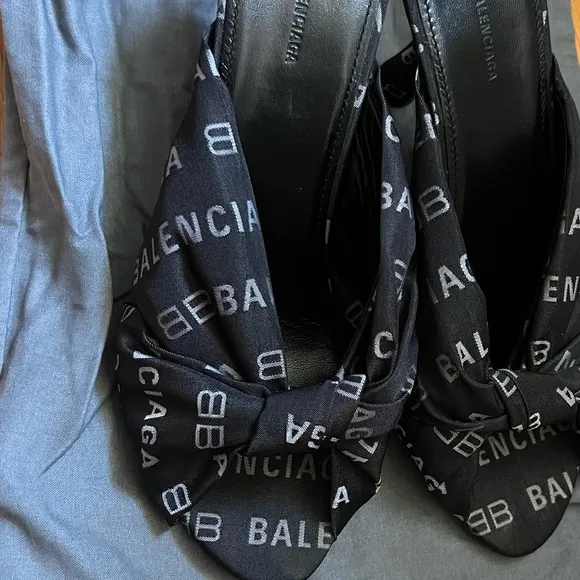Balenciaga! Drapy Balenciaga sandals mules in signature logo canvas size 7