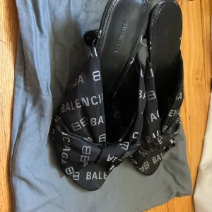 Balenciaga! Drapy Balenciaga sandals mules in signature logo canvas size 7