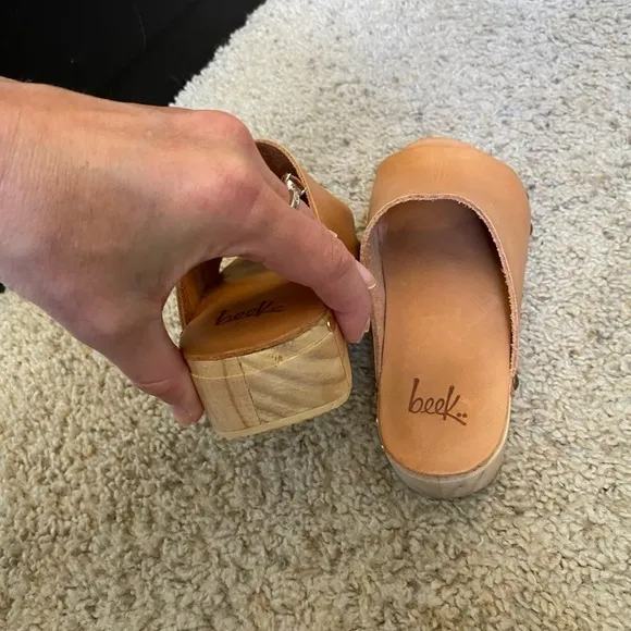 beek Women’s Monarch Sandals Wooden &amp; Leather Size 6 NWOT Slides