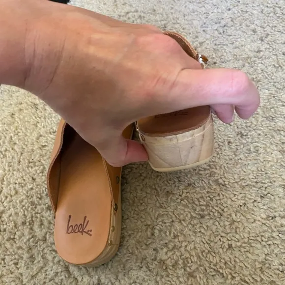 beek Women’s Monarch Sandals Wooden &amp; Leather Size 6 NWOT Slides