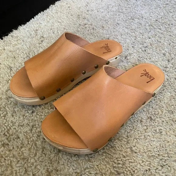 beek Women’s Monarch Sandals Wooden &amp; Leather Size 6 NWOT Slides