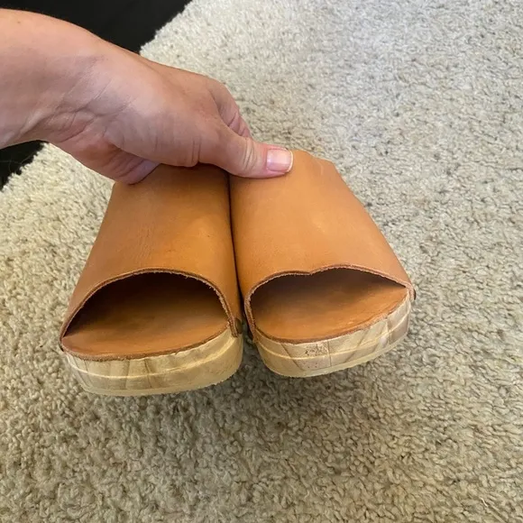 beek Women’s Monarch Sandals Wooden &amp; Leather Size 6 NWOT Slides