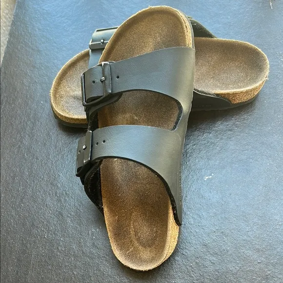Birkenstock Black Sandals with Contoured Footbed and Adjustable Straps Zize 8