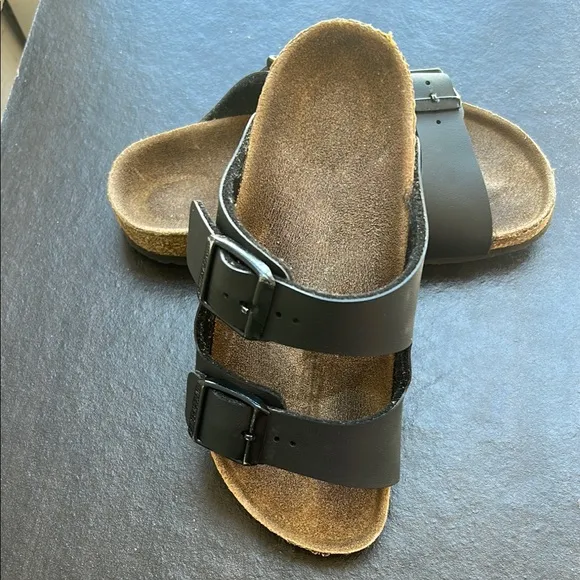 Birkenstock Black Sandals with Contoured Footbed and Adjustable Straps Zize 8