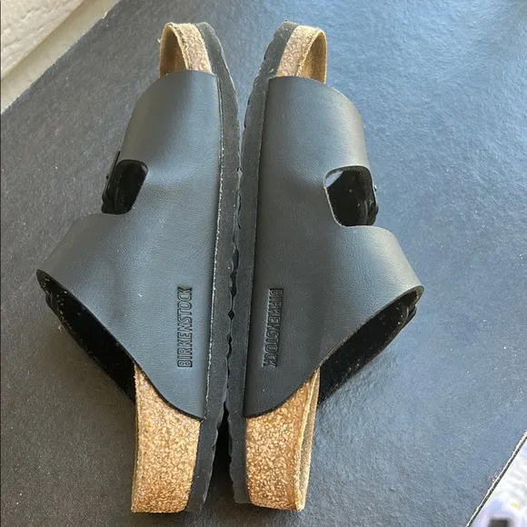 Birkenstock Black Sandals with Contoured Footbed and Adjustable Straps Zize 8