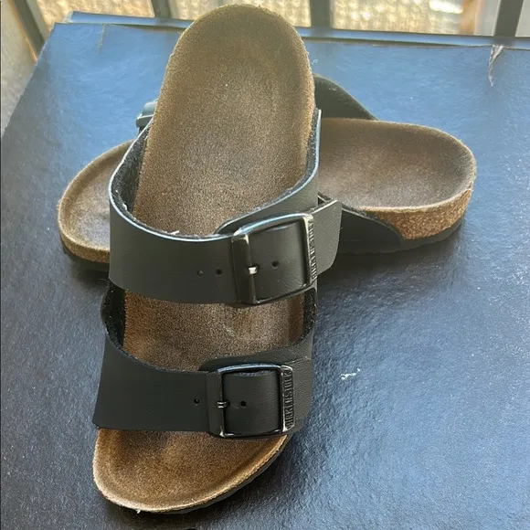 Birkenstock Black Sandals with Contoured Footbed and Adjustable Straps Zize 8