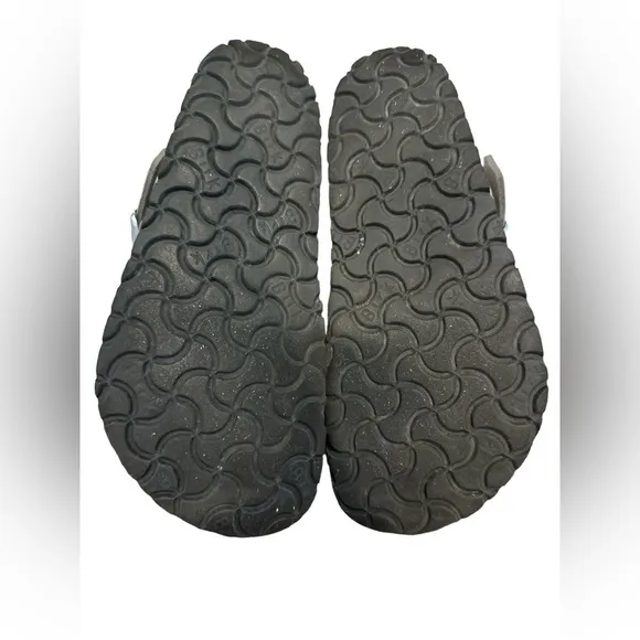 Birkenstock Gizah Sandals in Silver