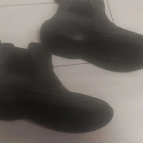 Black Born Keather  Boots Siize 7