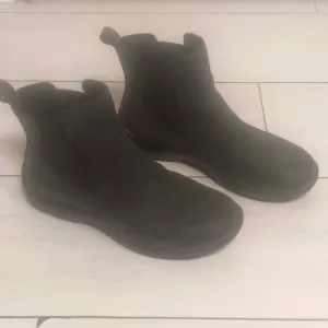 Black Born Keather  Boots Siize 7