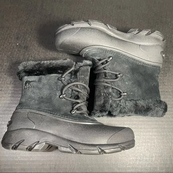 BNWOB Snow Angel Boots 6 M PRICE VERY FIRM!