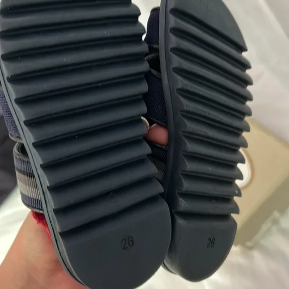 Bonpoint sandals size 26