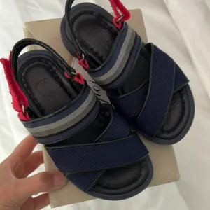 Bonpoint sandals size 26