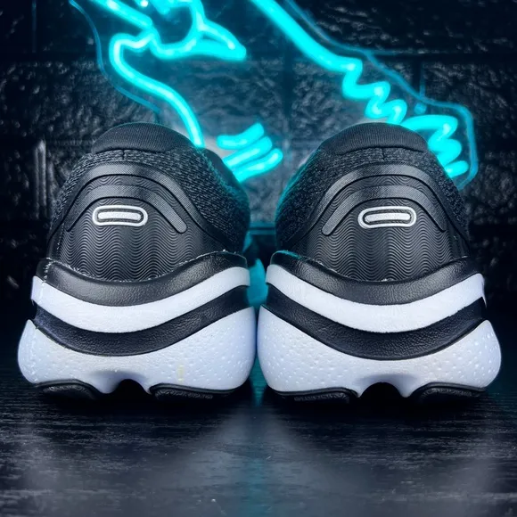 Brooks Ghost Max 2 Men’s Running Gym Walking Shoes Sneakers Black White - 10.5