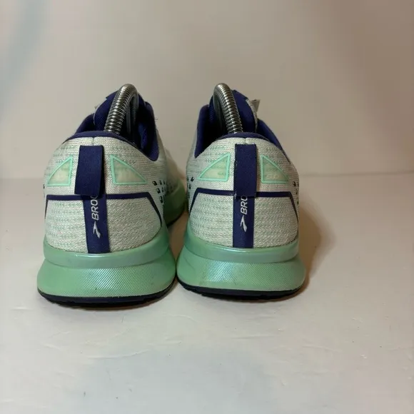 Brooks Levitate 5 Shoes Women 10.5 B White Teal Running Walking Athletic Sneaker
