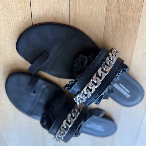 Burberry Black Chain Detail Sandals | Women’s Size: 8.5 or 38.5