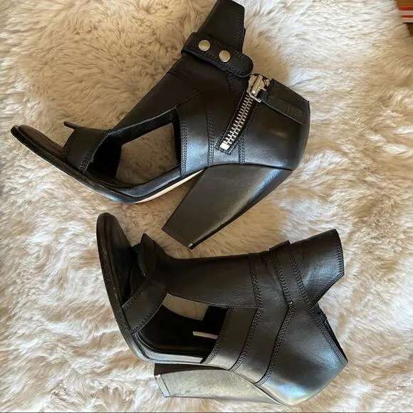 Camilla Skovgaard Leather Sandals Open Toe Block Heeled Steampunk Vampy 39.5
