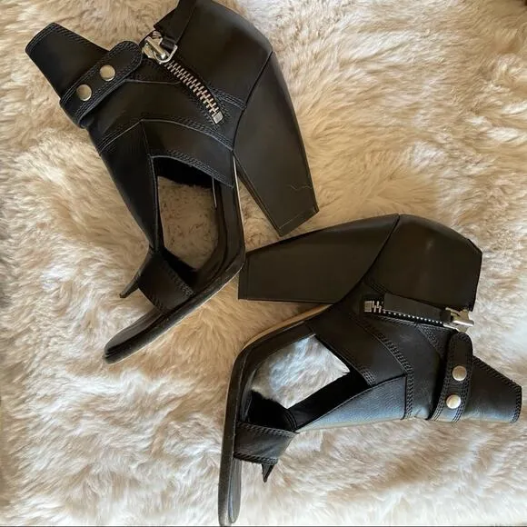 Camilla Skovgaard Leather Sandals Open Toe Block Heeled Steampunk Vampy 39.5