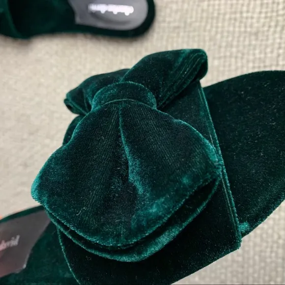 Charles David bow slipper sandals velvet green