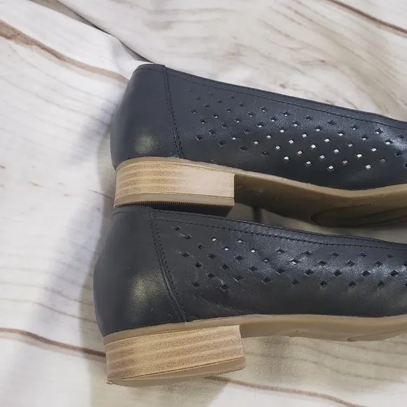 Clarks Juliet Black Leather Perforated Ballet 1 Inch Heels Womens 6.5 Classic