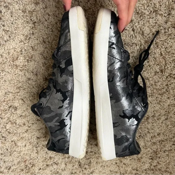 Cole Haan Womens Grand Pro Metallic Camo Leather Tennis Shoes Size 9