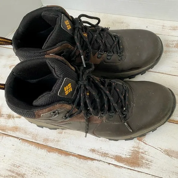 COLUMBIA Newton Ridge Plus hiking boots Men’s Sz 11 brown Leather Waterproof