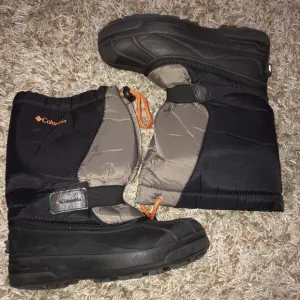 Columbia powder bug snow boots