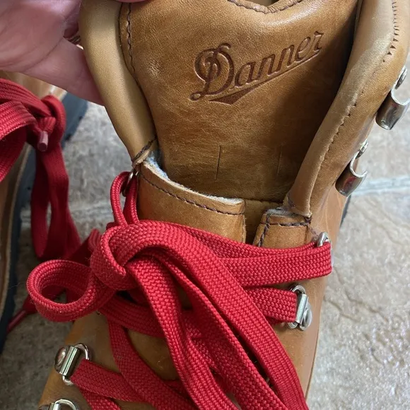 Danner Mountain LT Cascade Tan Leather Hiking Boots with Red Laces