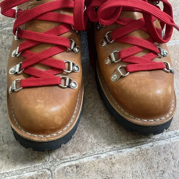 Danner Mountain LT Cascade Tan Leather Hiking Boots with Red Laces