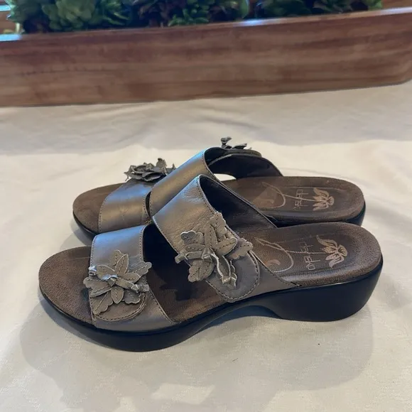Dansko Donna Floral Bronze Leather Double Strap Sandals sandal sandals EU 36 EUC