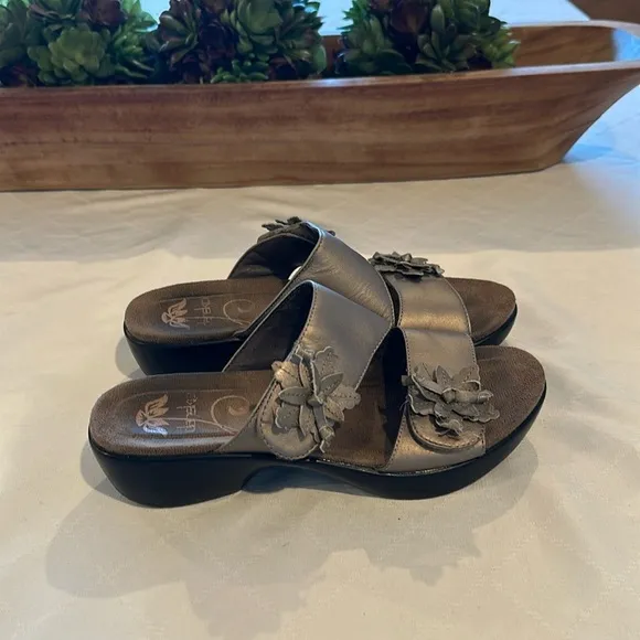 Dansko Donna Floral Bronze Leather Double Strap Sandals sandal sandals EU 36 EUC