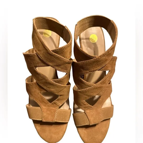 Dress Barn Brown Heels Size: 8.5