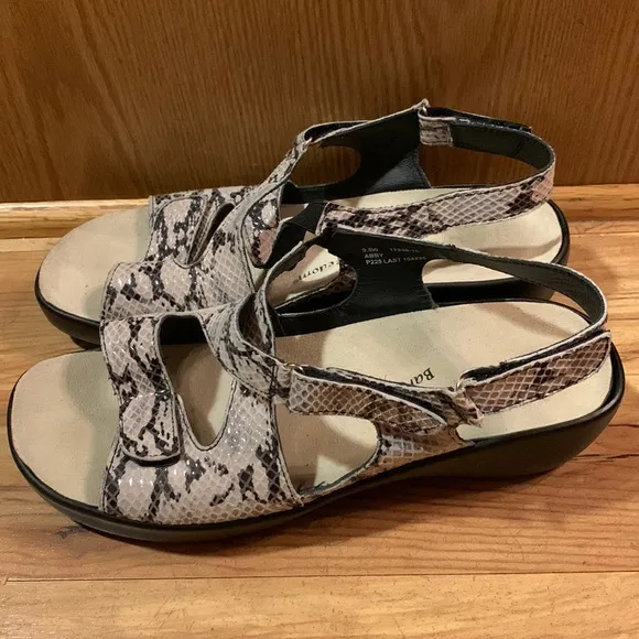 Drew Abby 9.5 Wide reptile print black taupe adjustable orthotic sandals EUC