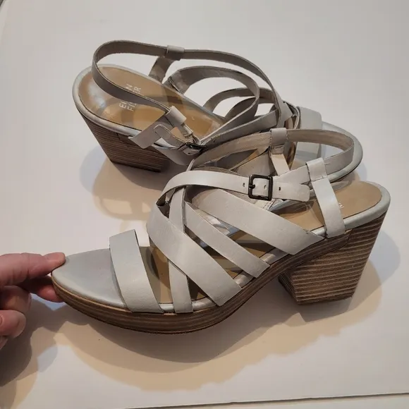 Eileen Fisher Light Blue Leather Sandals Size 9.5
