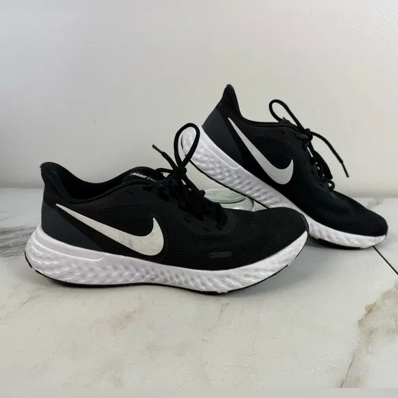 EUC Nike Men's Revolution 5 Running Shoes Sneakers, Black White, Sz 11