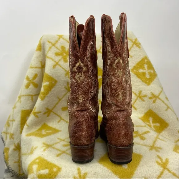 Ferrini distressed crackle leather boots cognac color. Size 6B
