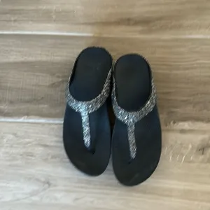 Fitflop 8 Fino Quartz Toe Post sandals