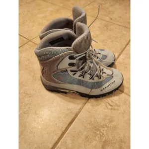 Garmont Gore-Tex Women's Gray Hiking Boots Thinsulate Ultra Insulation Size 10.5