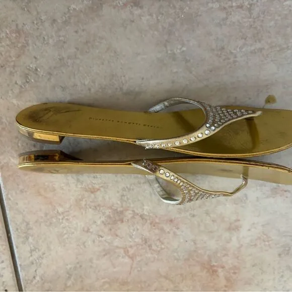 Giuseppe Zanotti Swarovski Crystals Embellished Sandal thong dress shoes flats