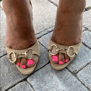 Gucci sandals size 8.5