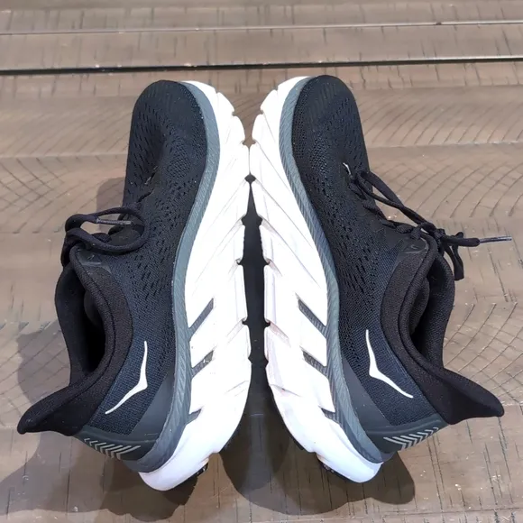 Hoka One One Clifton 7 Black White Running Shoes Sneakers Women's Size 7